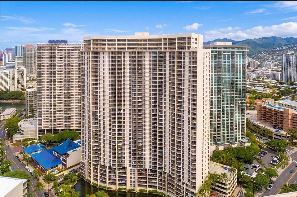 469 Ena Rd #2905