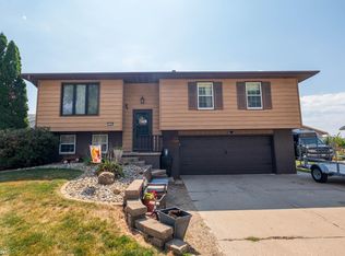 1320 Greenfield Dr, Marshalltown, IA 50158