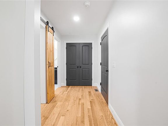5th image of 200 Saint Louis Ave