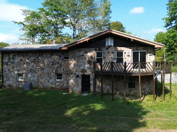 665 Frank Atkins Rd, Thorn Hill, TN 37881