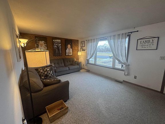 3rd image of 560 East Elm Street