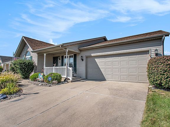 3rd image of 707 Villa Ct