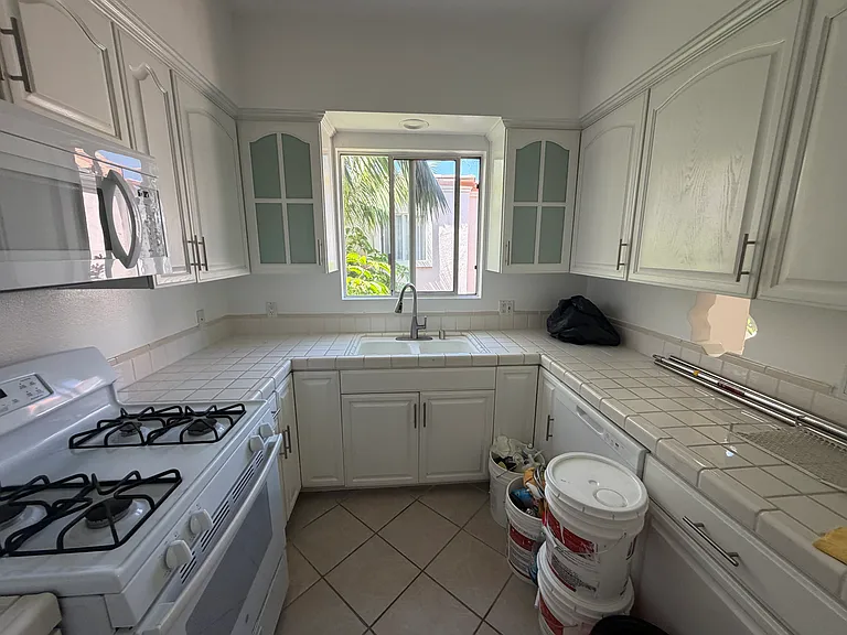217 S Doheny Dr #5 — Photo 10