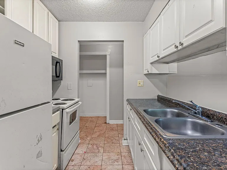 Hillside Partners, LLC ( C )- Coast to Coast Management, LLC — Photo 14