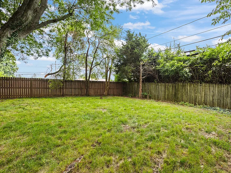 406 Heather St — Photo 33