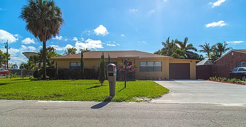 130 SW 14th Ave Photo 1