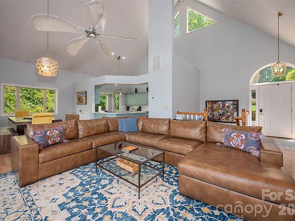 5th image of 127 White Pine Dr
