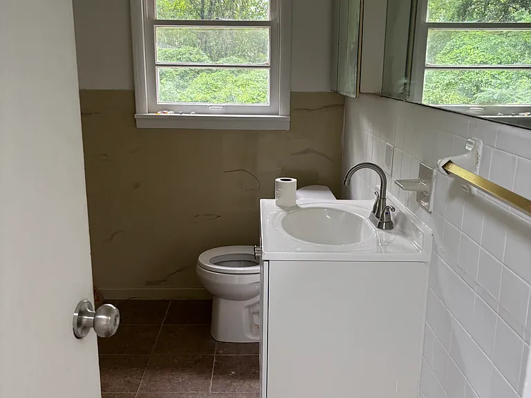 2806 Hilltop Ter NW — Photo 8