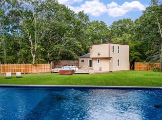 10 Grant Ave, East Hampton, NY 11937