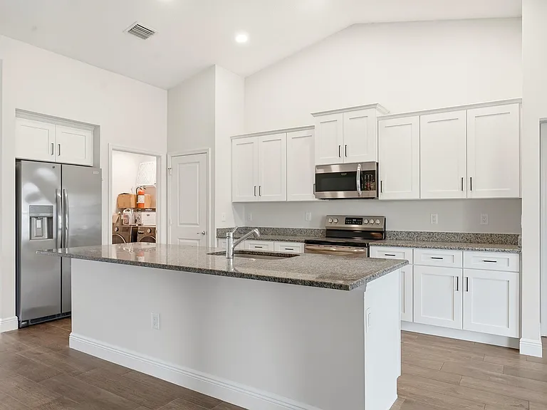 1692 SW Alvaton Ave — Photo 14