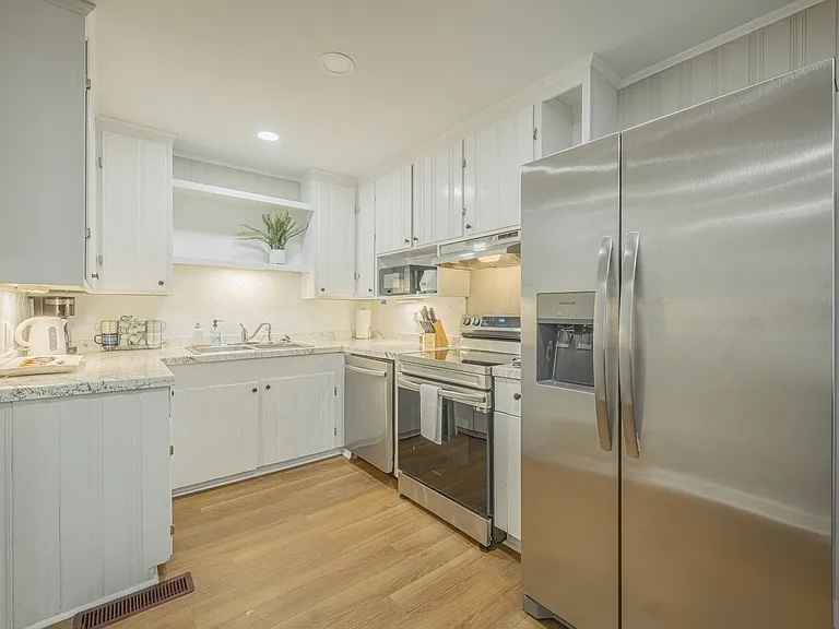 230 Habersham Dr — Photo 15
