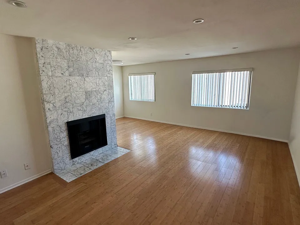 1505 Barry Ave #104