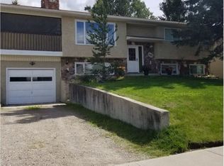 485 Mountain St #1A, Hinton, AB T7V1J9