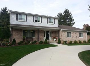 39187 Cloverleaf St, Harrison Township, MI 48045