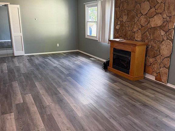 4th image of 72 Edge Ln