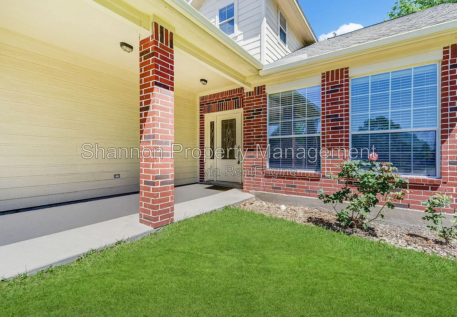 4 bed, 2.5 bath, 2461 sqft, $2,100 — Photo 2
