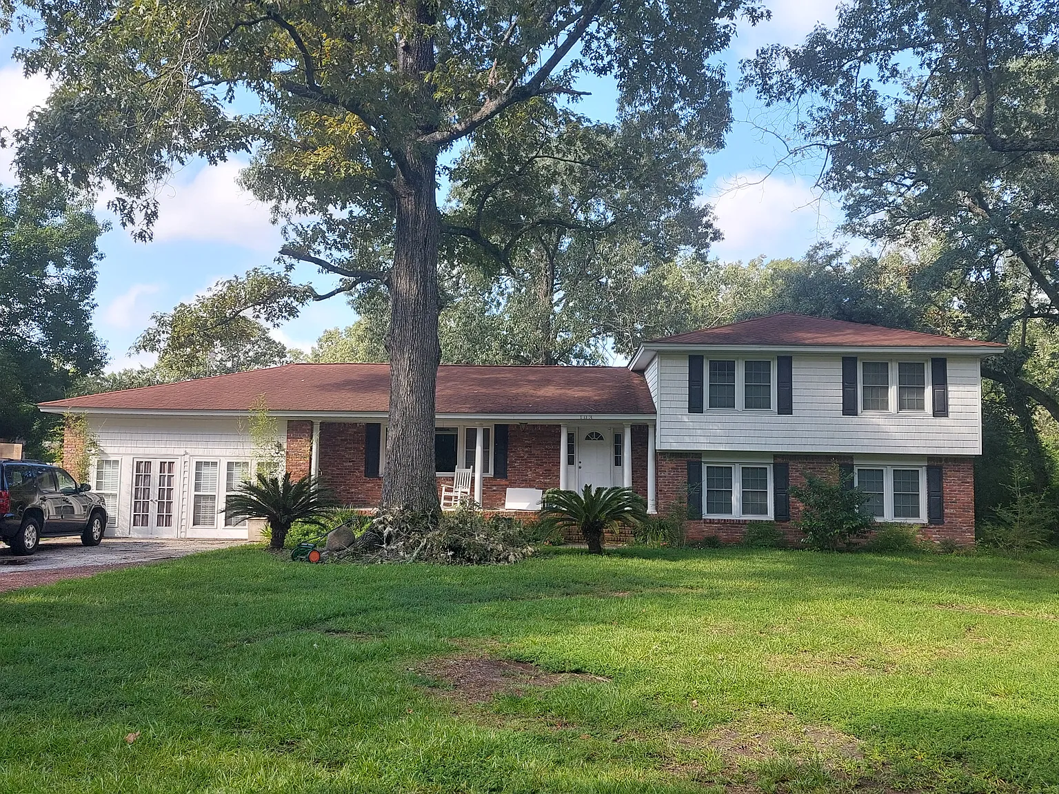 5 bed, 3000 sqft, $3,100 — Photo 1