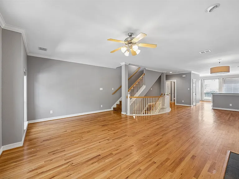 3943 N Hall St — Photo 17