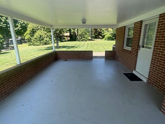 3rd image of 303 Cherokee Pl