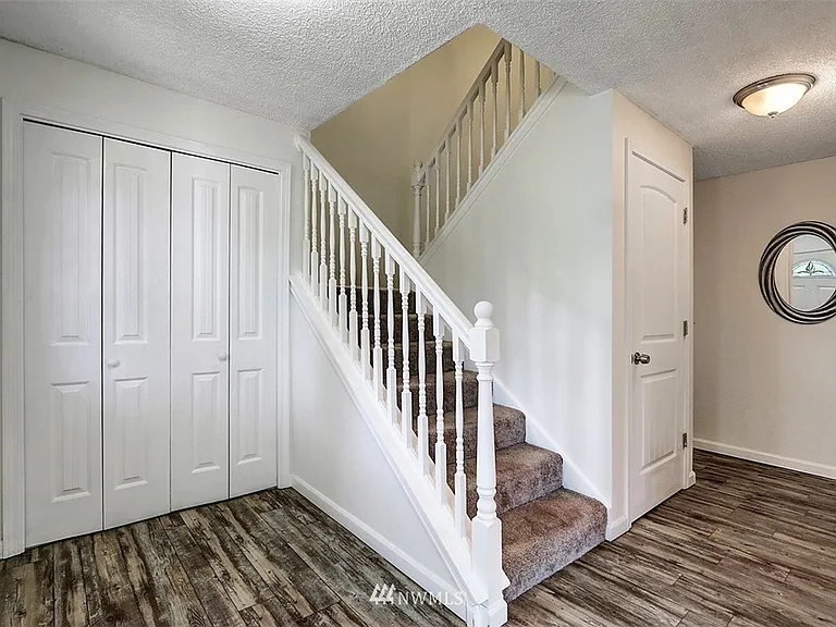 1606 Lake Youngs Way SE — Photo 3
