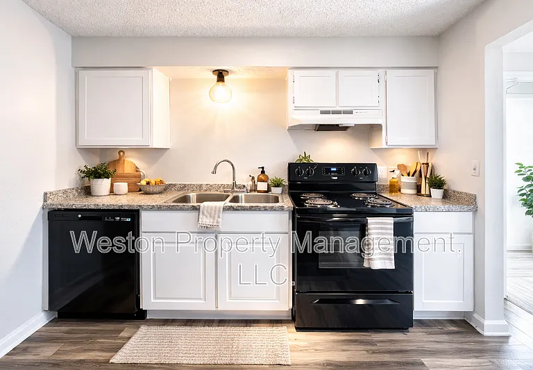 6054 Nw Expy — Photo 7