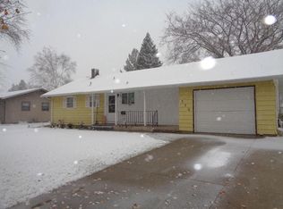 526 Maple Ln, Moorhead, MN 56560