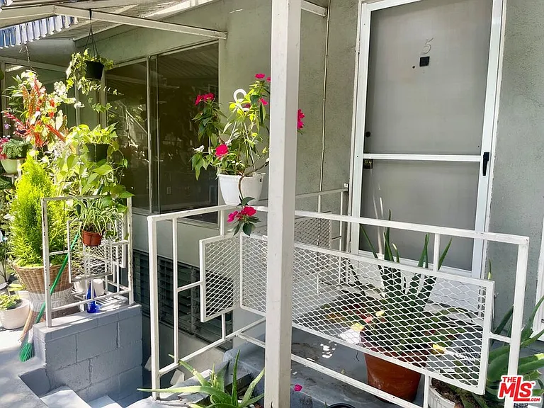941 N San Vicente Blvd #5 — Photo 3