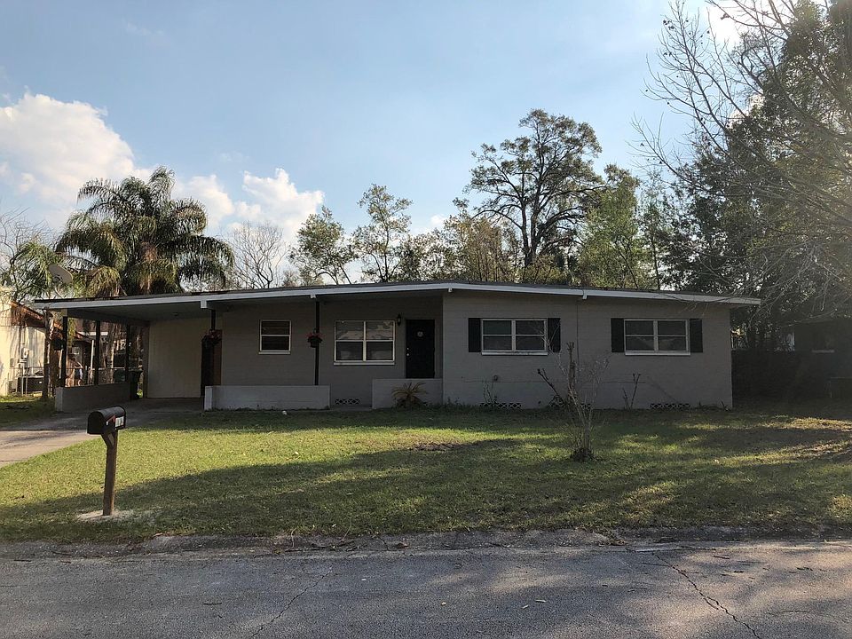 Front view. Older photo done prior to landscaping. Will replace with new one soon!