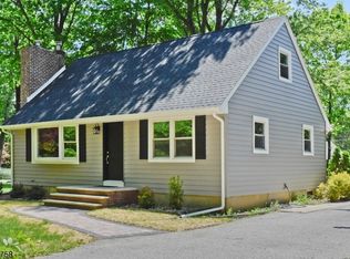 3 Mohican Trl, Oak Ridge, NJ 07438