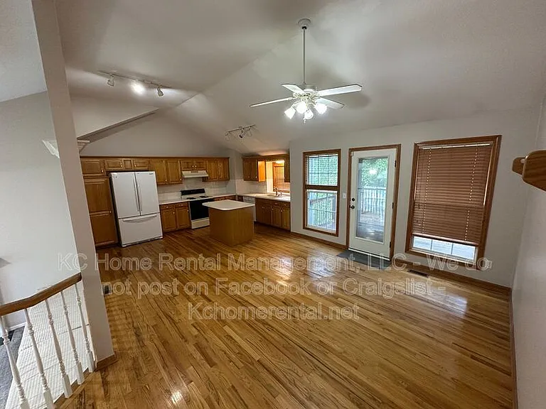 1224 SE Princeton Dr — Photo 4