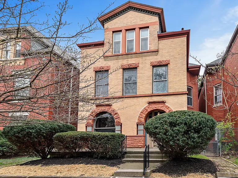 112 W Burnett Ave #1 — Photo 1