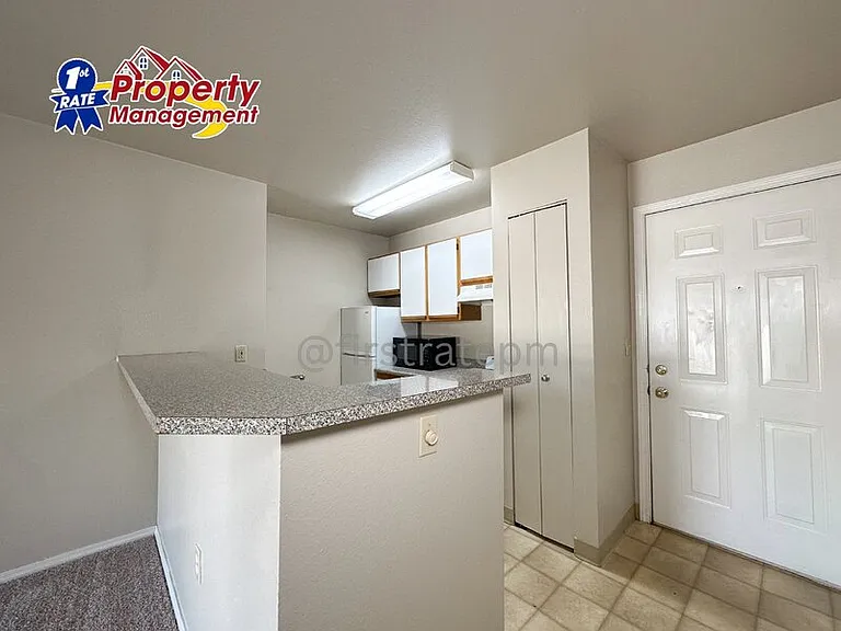 850 W Belmont St #104 — Photo 6
