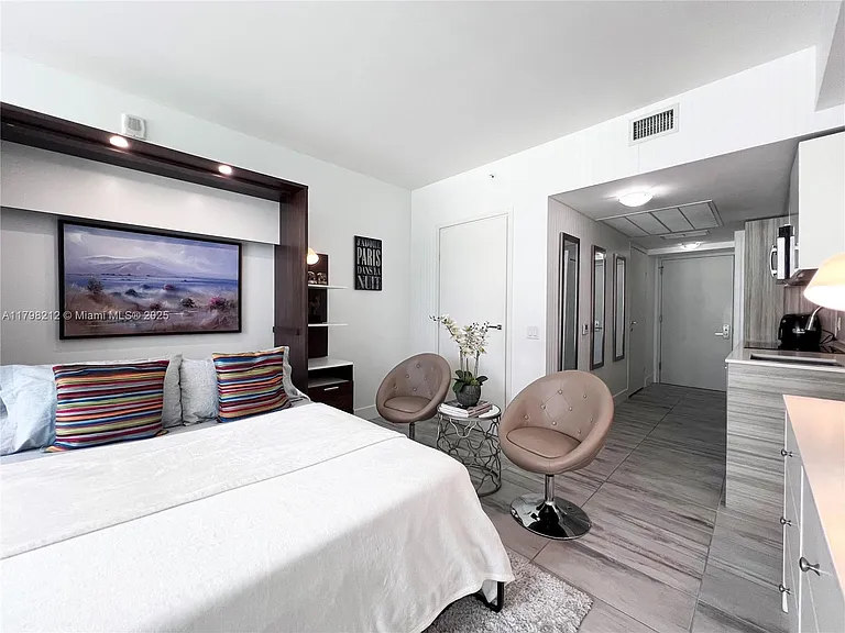 1300 Brickell Bay Dr #U1813 — Photo 13