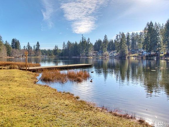 Another view of the beautiful lake. 