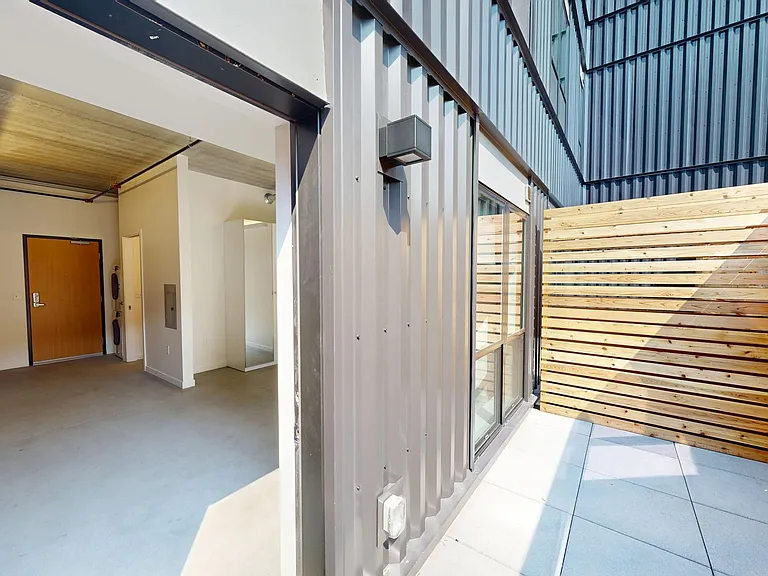 418 East Grand — Photo 26