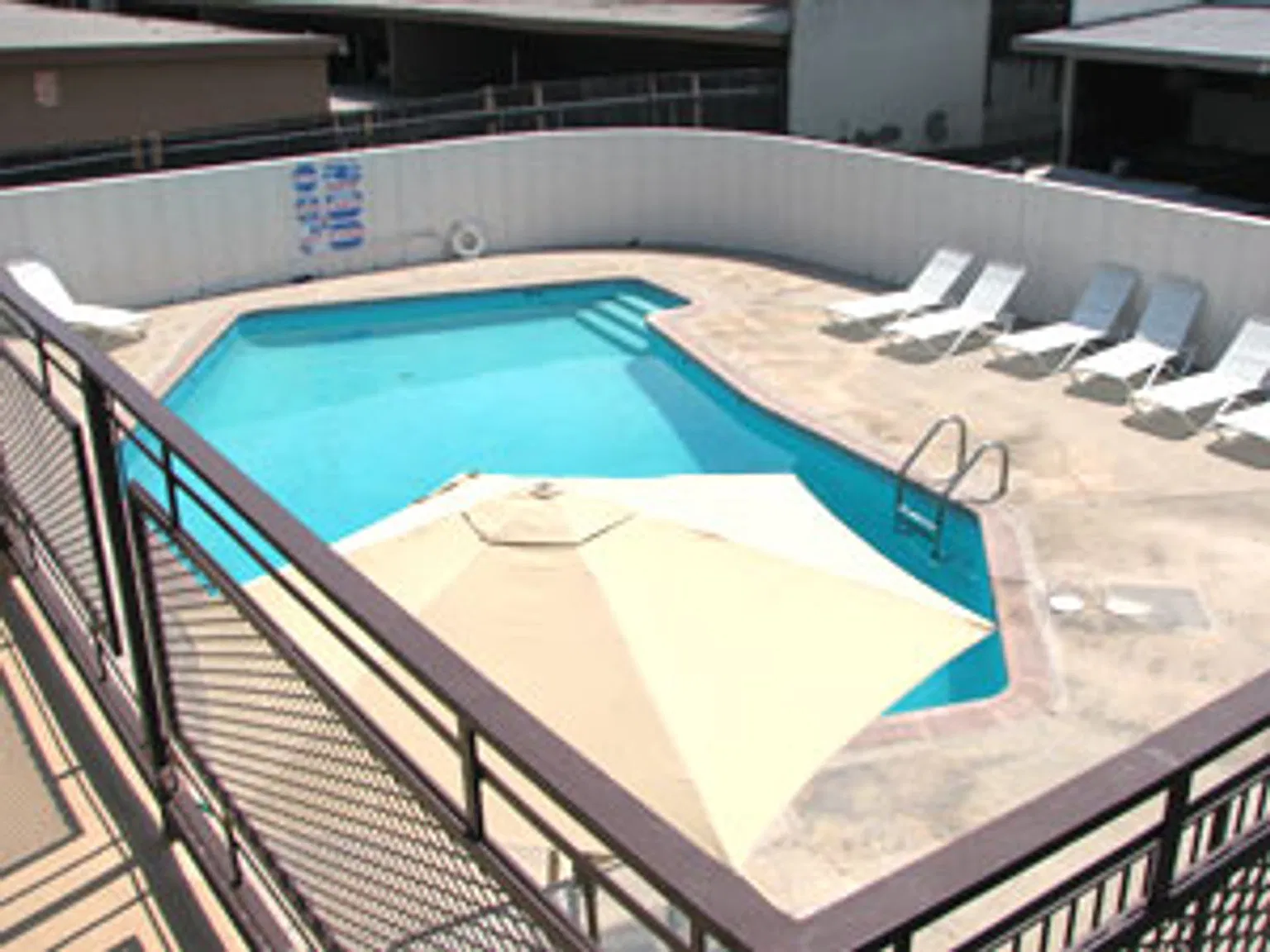 Courtyard Apts — Photo 4