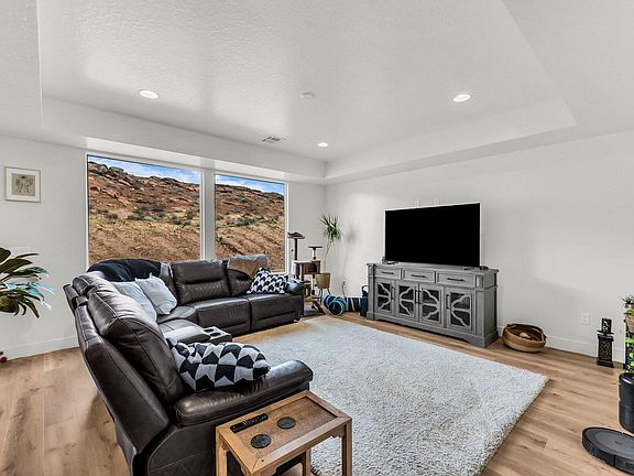 4th image of 2983 S Maplecrest Dr