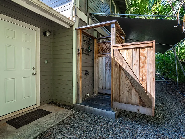 33 Hoe St — Photo 60