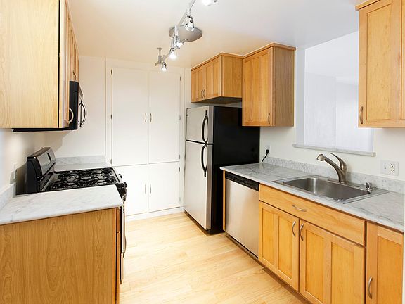 4th image of 1520 Taylor St Unit 303