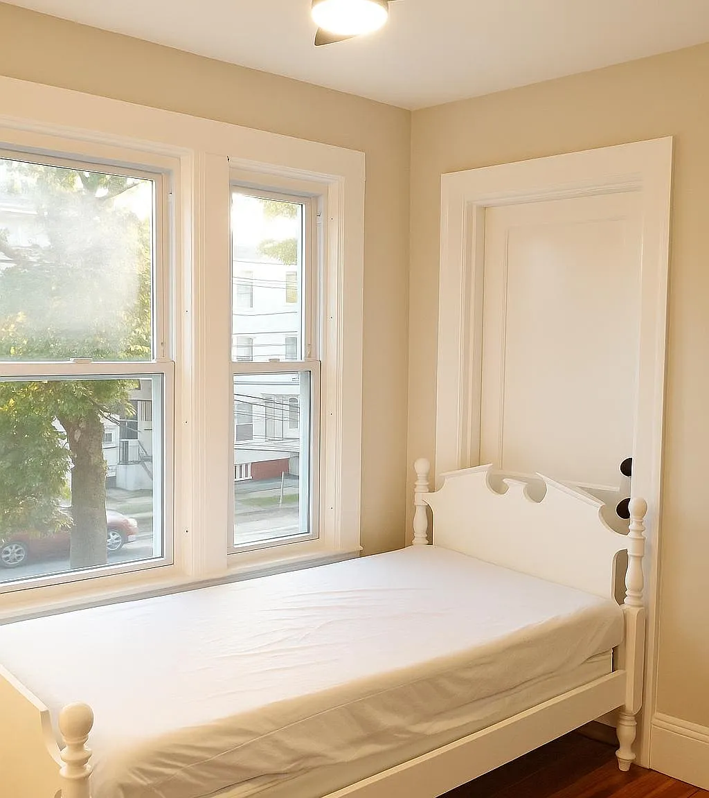 4 bed, 2.0 bath, 2000 sqft, $910 — Photo 1