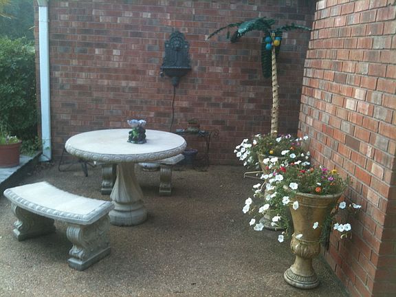 patio/ fountain