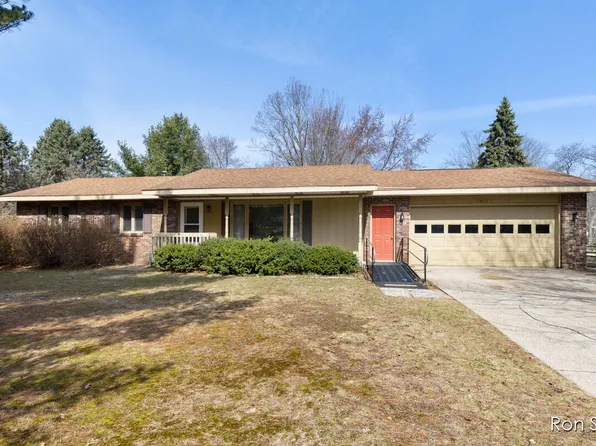 17075 Lakeview Ave, Holland, MI 49424