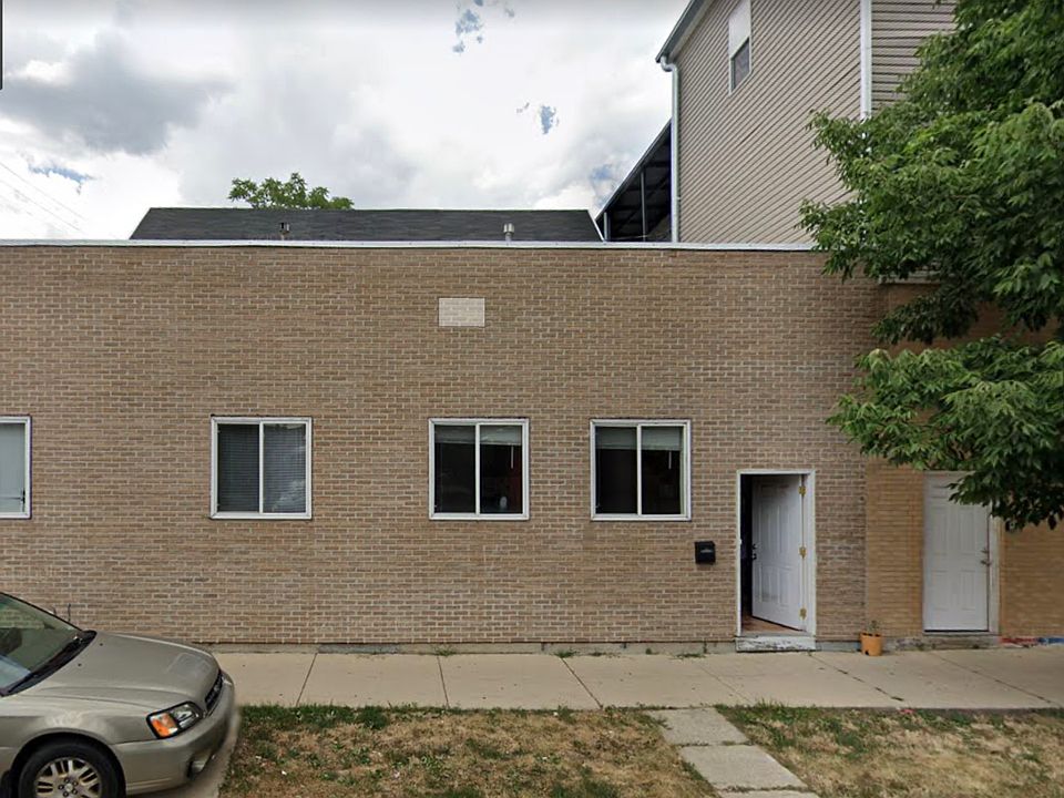 1st image of 2410 W Potomac Ave