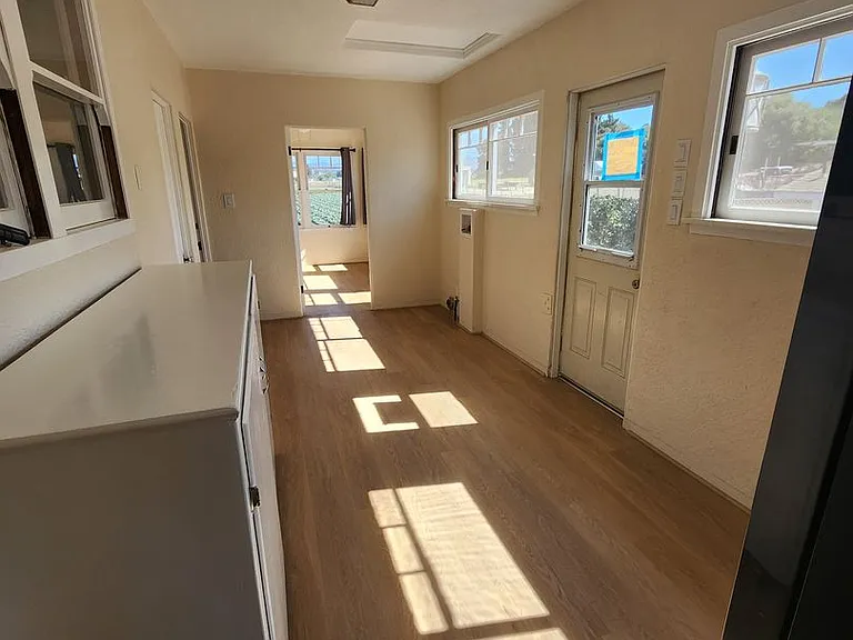 659 Valley Rd — Photo 11