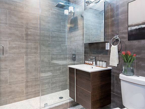 4th image of 941 Washington Ave #477
