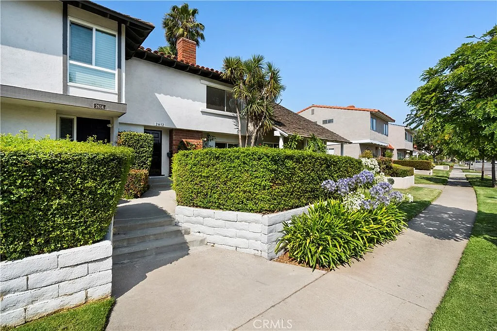 3 bed, 2.5 bath, 1434 sqft, $8,000 — Photo 2