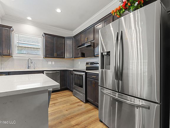 5th image of 3780 Hamilton Dr