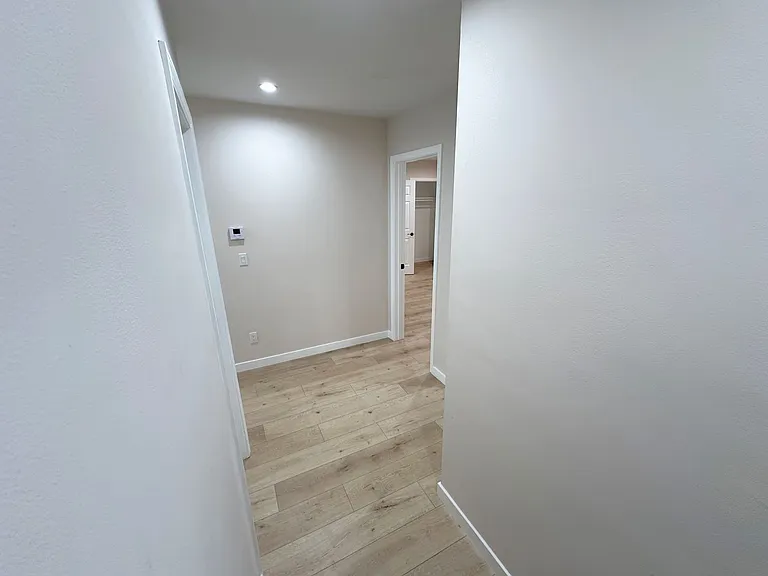 6722-6724 Hesperia Ave — Photo 15