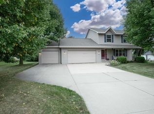 W5428 Amy Ave, APPLETON, WI 54915