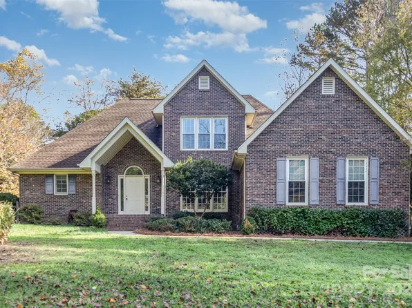 165 Quiet Cove Rd, Mooresville, NC 28117